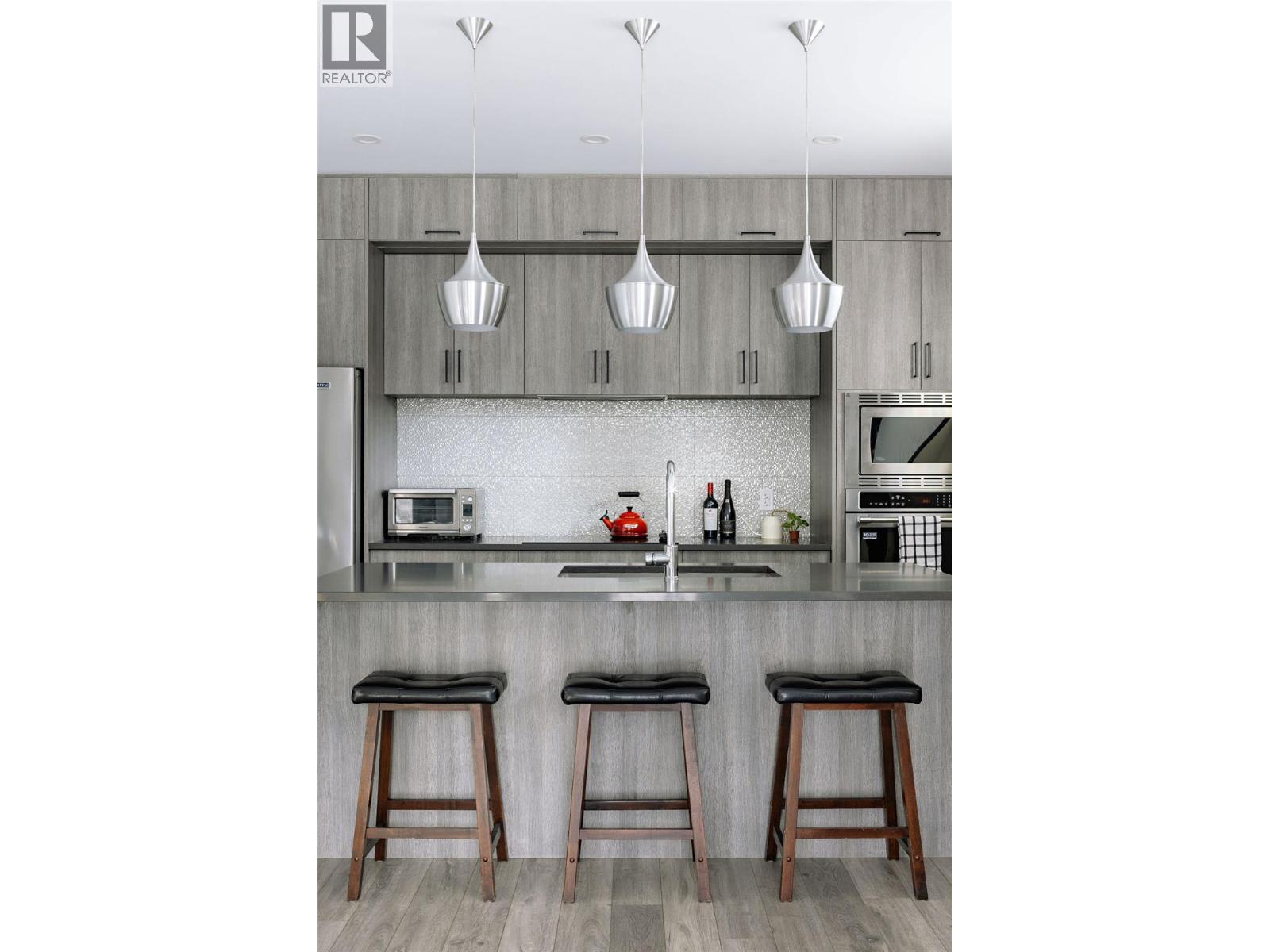 3460 Patsy Road, Kelowna, BC - Indoor Photo Showing Kitchen With Upgraded Kitchen