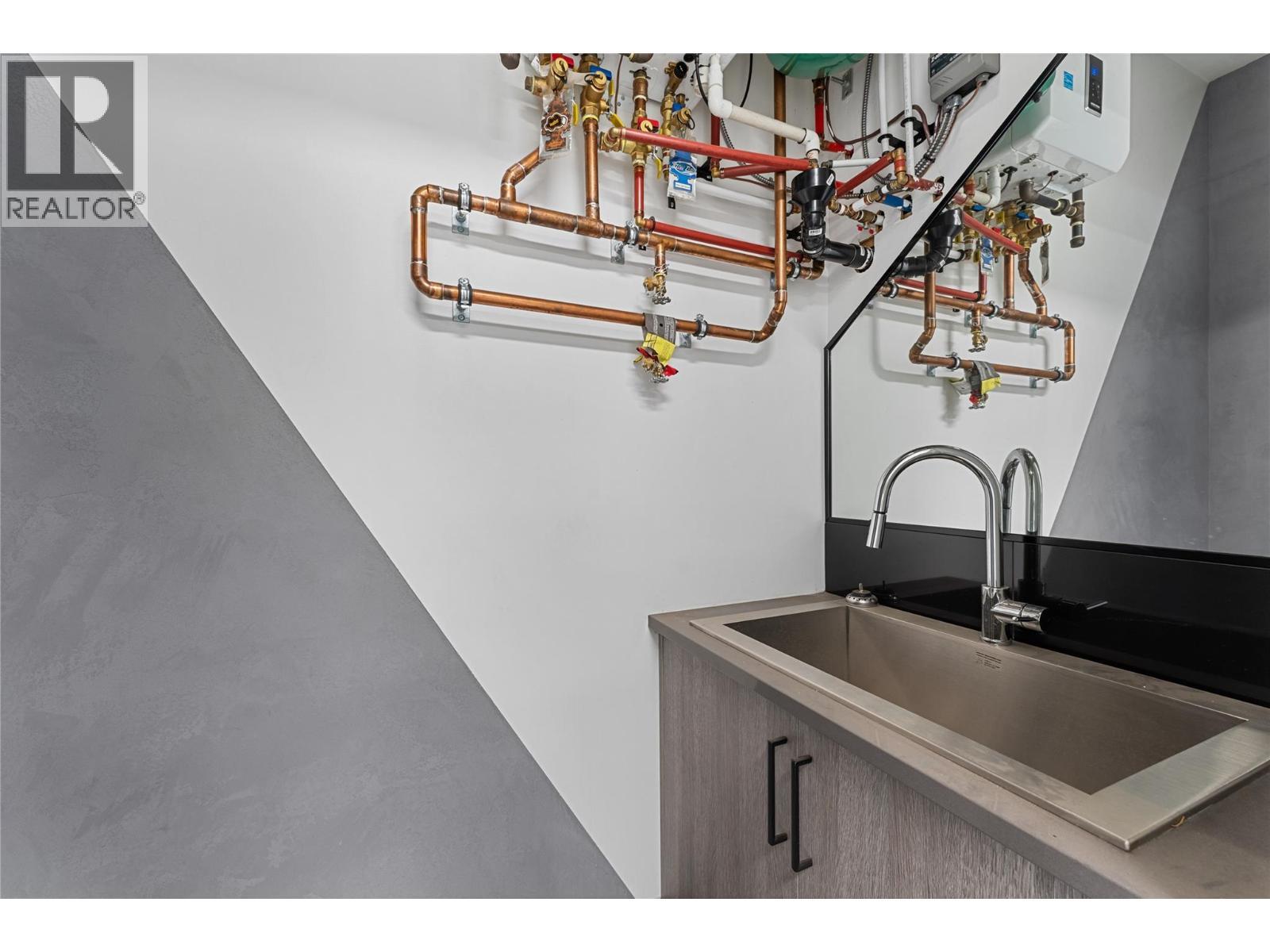 3460 Patsy Road, Kelowna, BC - Indoor