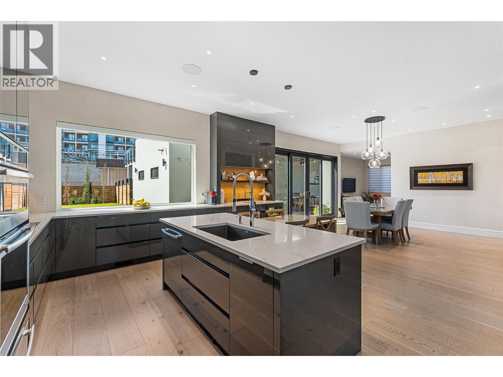 3460 Patsy Road, Kelowna, BC - Indoor Photo Showing Kitchen With Upgraded Kitchen