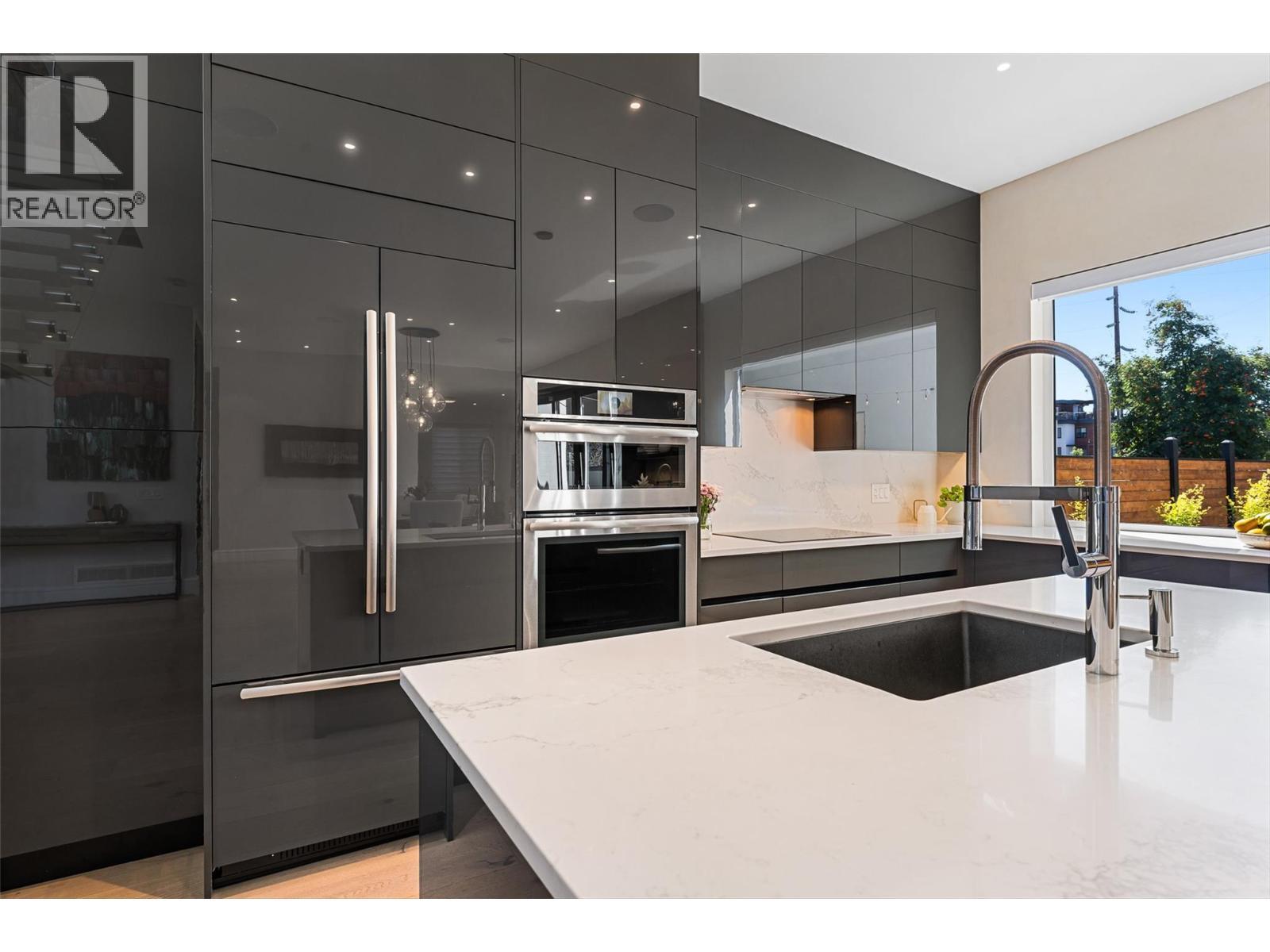 3460 Patsy Road, Kelowna, BC - Indoor Photo Showing Kitchen With Upgraded Kitchen