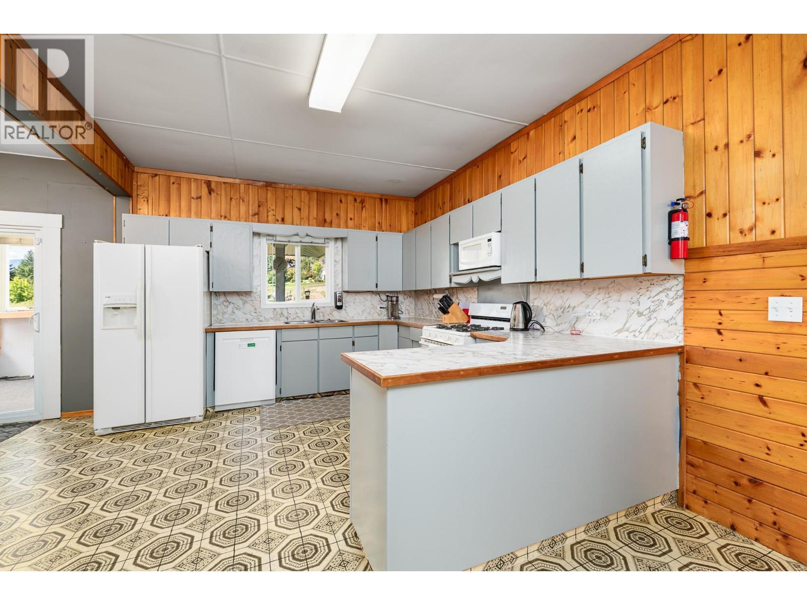 5315 Cory Road, Wynndel, BC - Indoor Photo Showing Kitchen