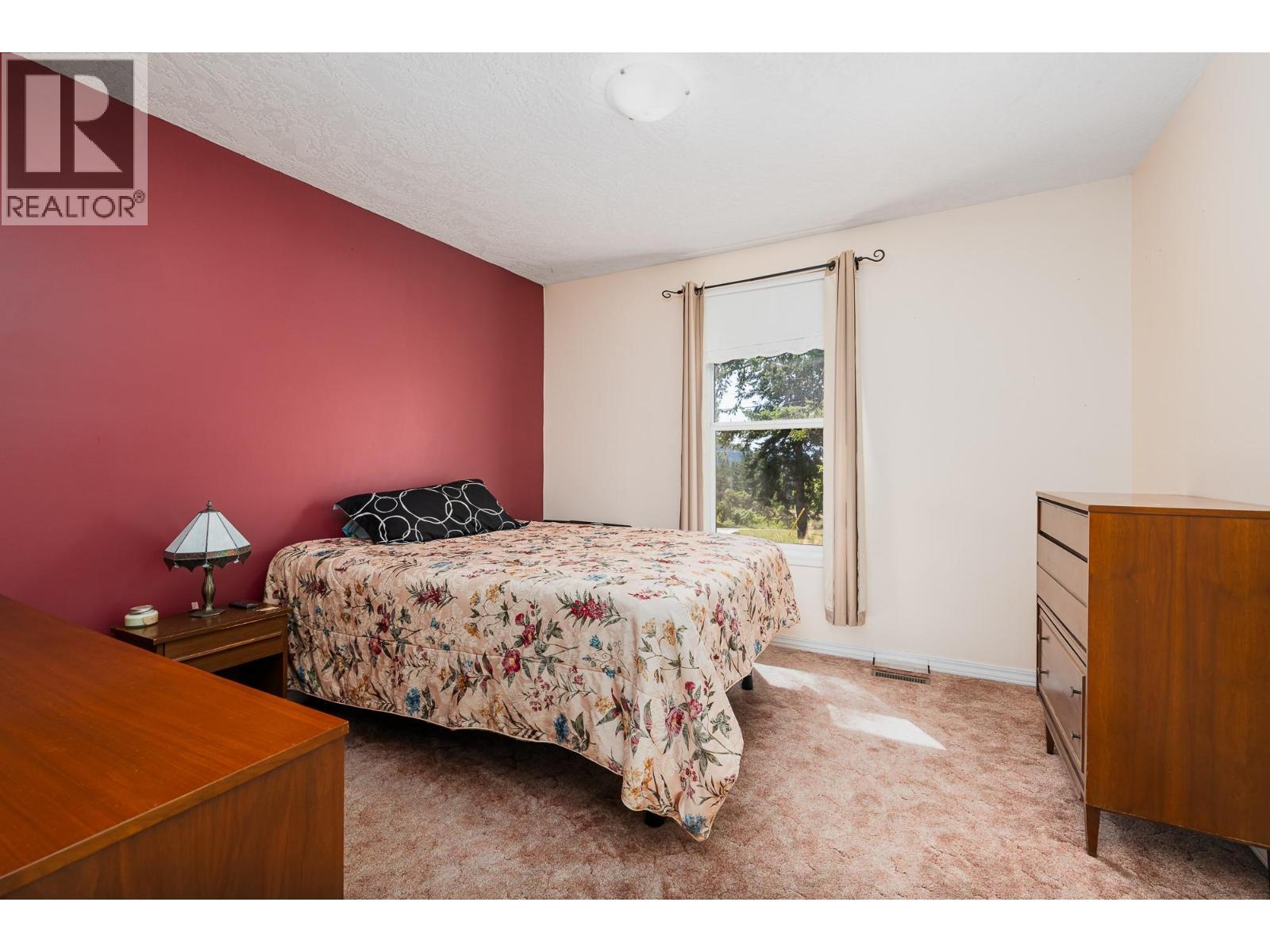 5315 Cory Road, Wynndel, BC - Indoor Photo Showing Bedroom
