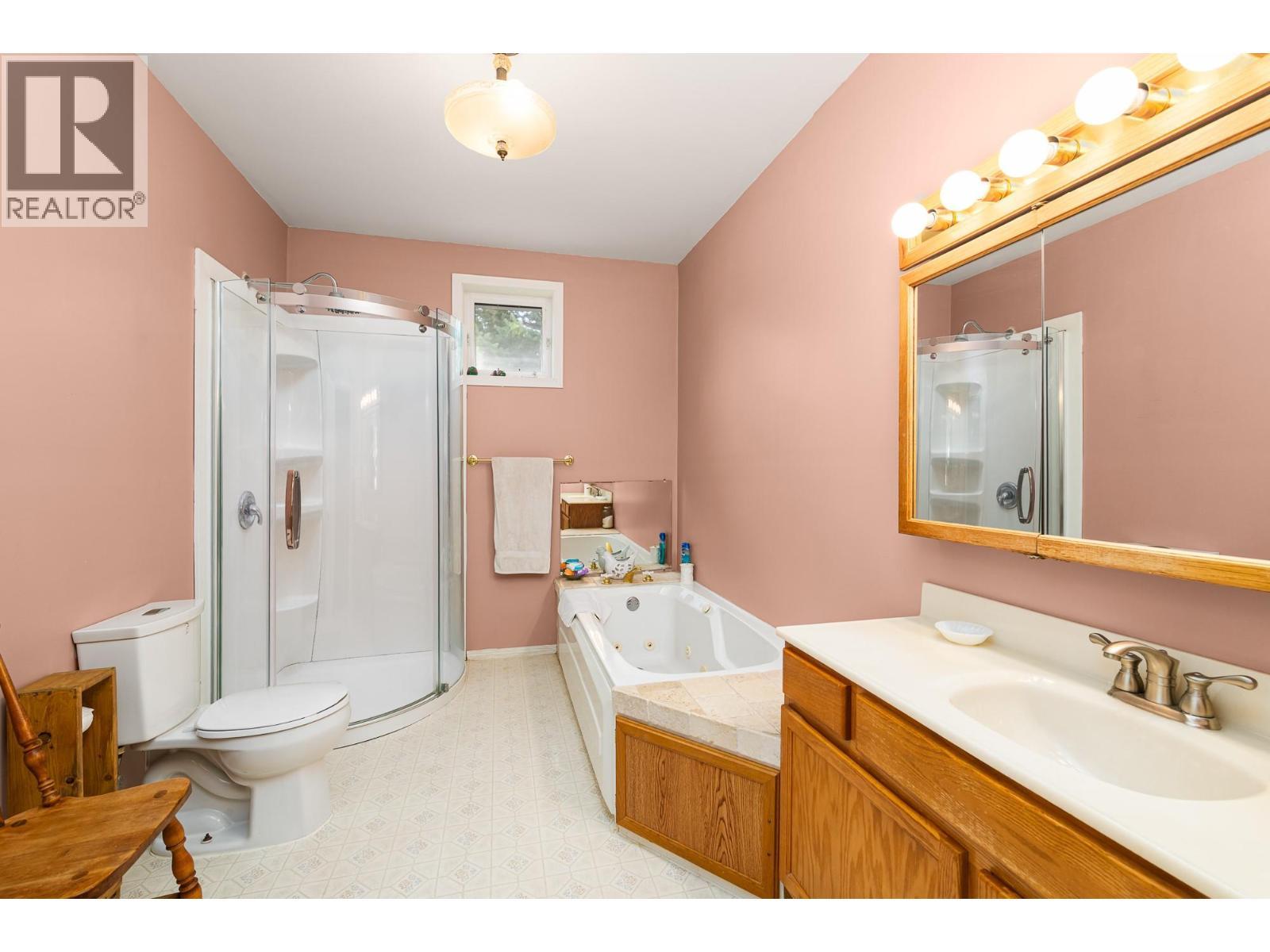 5315 Cory Road, Wynndel, BC - Indoor Photo Showing Bathroom