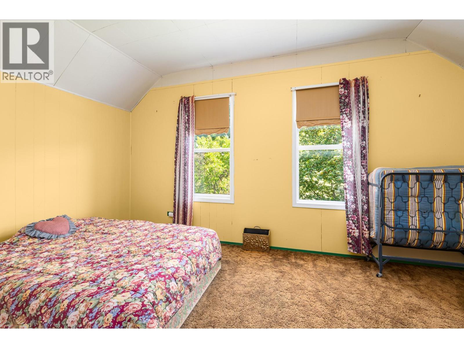 5315 Cory Road, Wynndel, BC - Indoor Photo Showing Bedroom