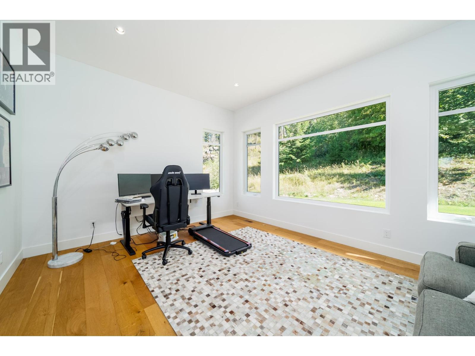 4451 Hayes Road, Kelowna, BC - Indoor