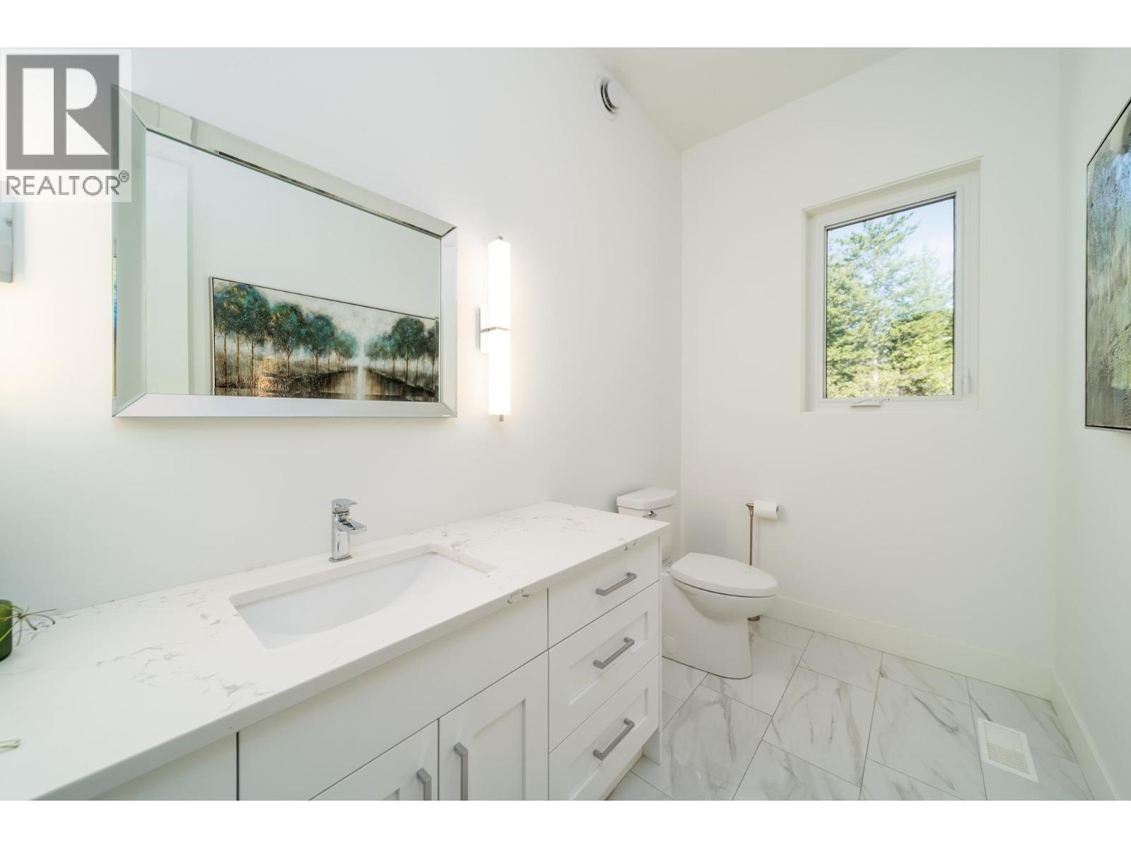 4451 Hayes Road, Kelowna, BC - Indoor Photo Showing Bathroom