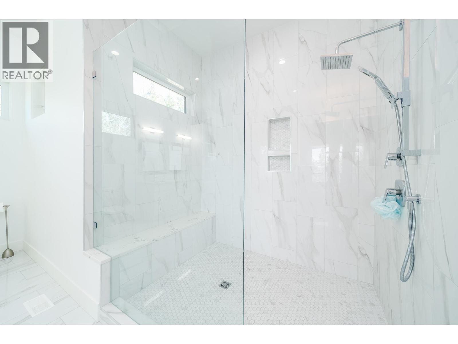 4451 Hayes Road, Kelowna, BC - Indoor Photo Showing Bathroom