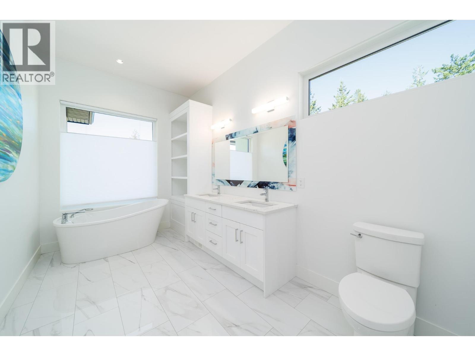 4451 Hayes Road, Kelowna, BC - Indoor Photo Showing Bathroom