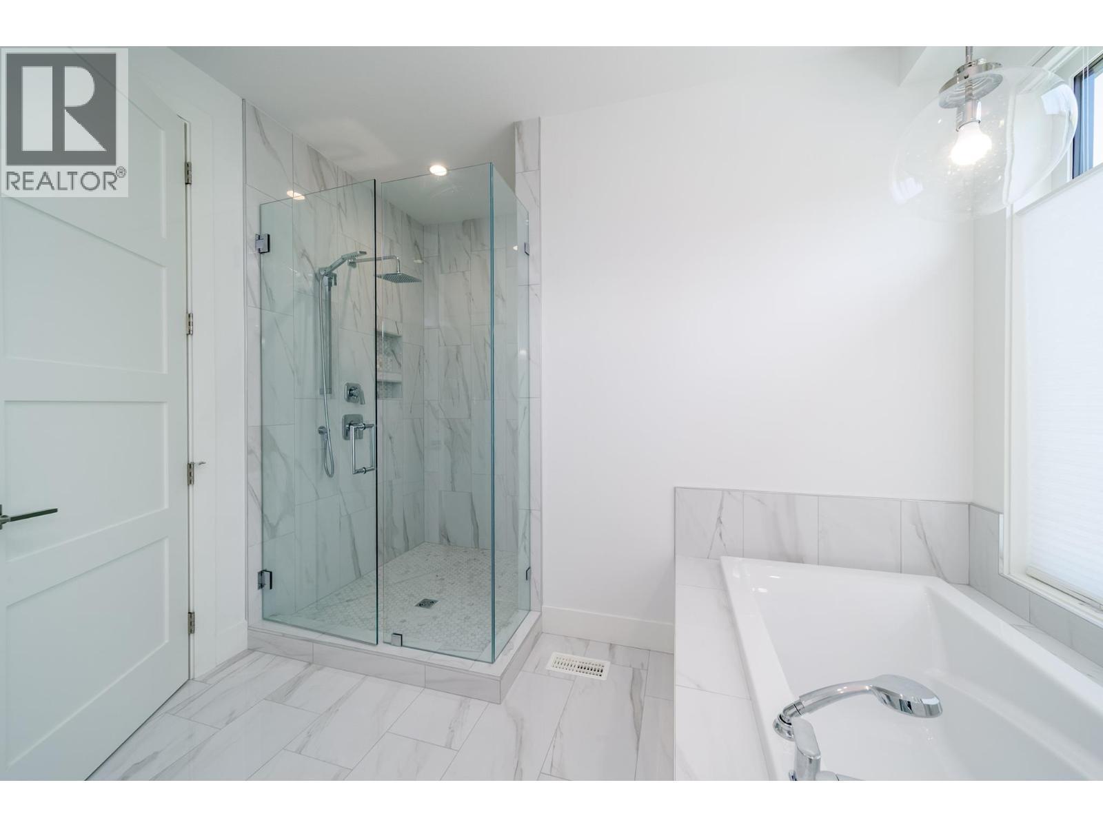 4451 Hayes Road, Kelowna, BC - Indoor Photo Showing Bathroom