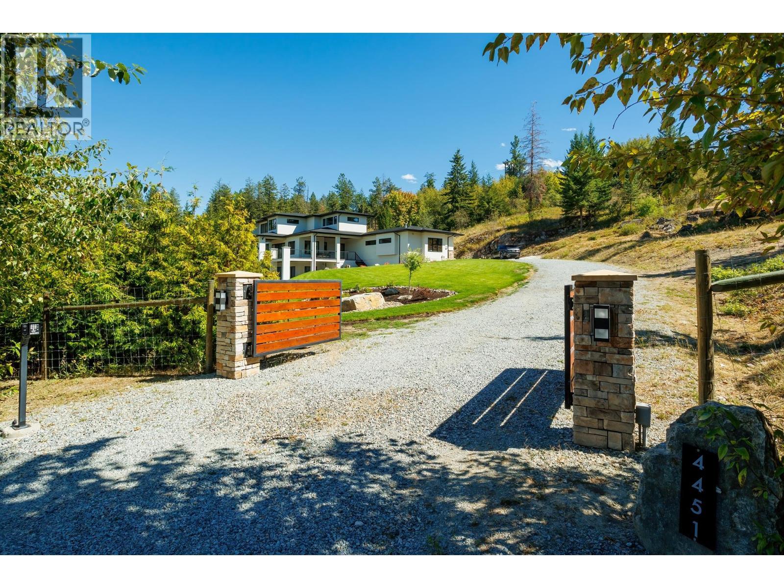 4451 Hayes Road, Kelowna, BC - Outdoor
