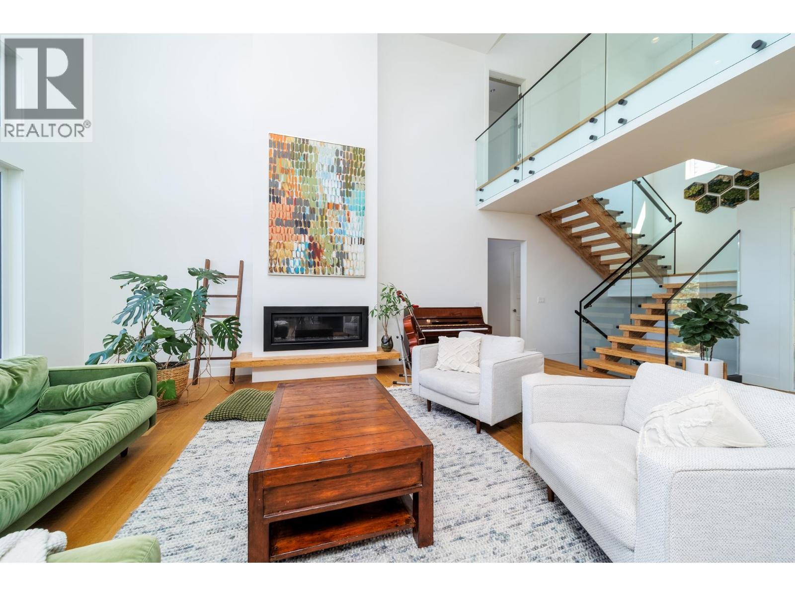 4451 Hayes Road, Kelowna, BC - Indoor Photo Showing Living Room With Fireplace