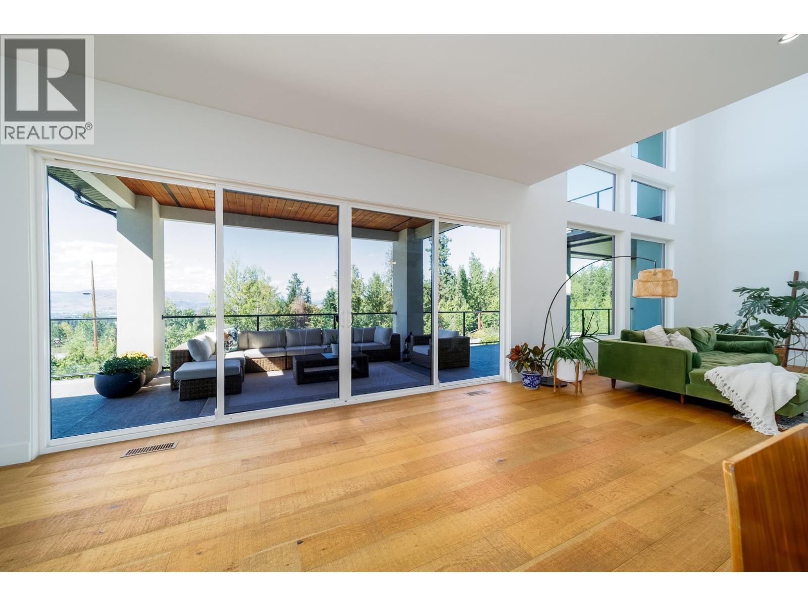 4451 Hayes Road, Kelowna, BC - Indoor