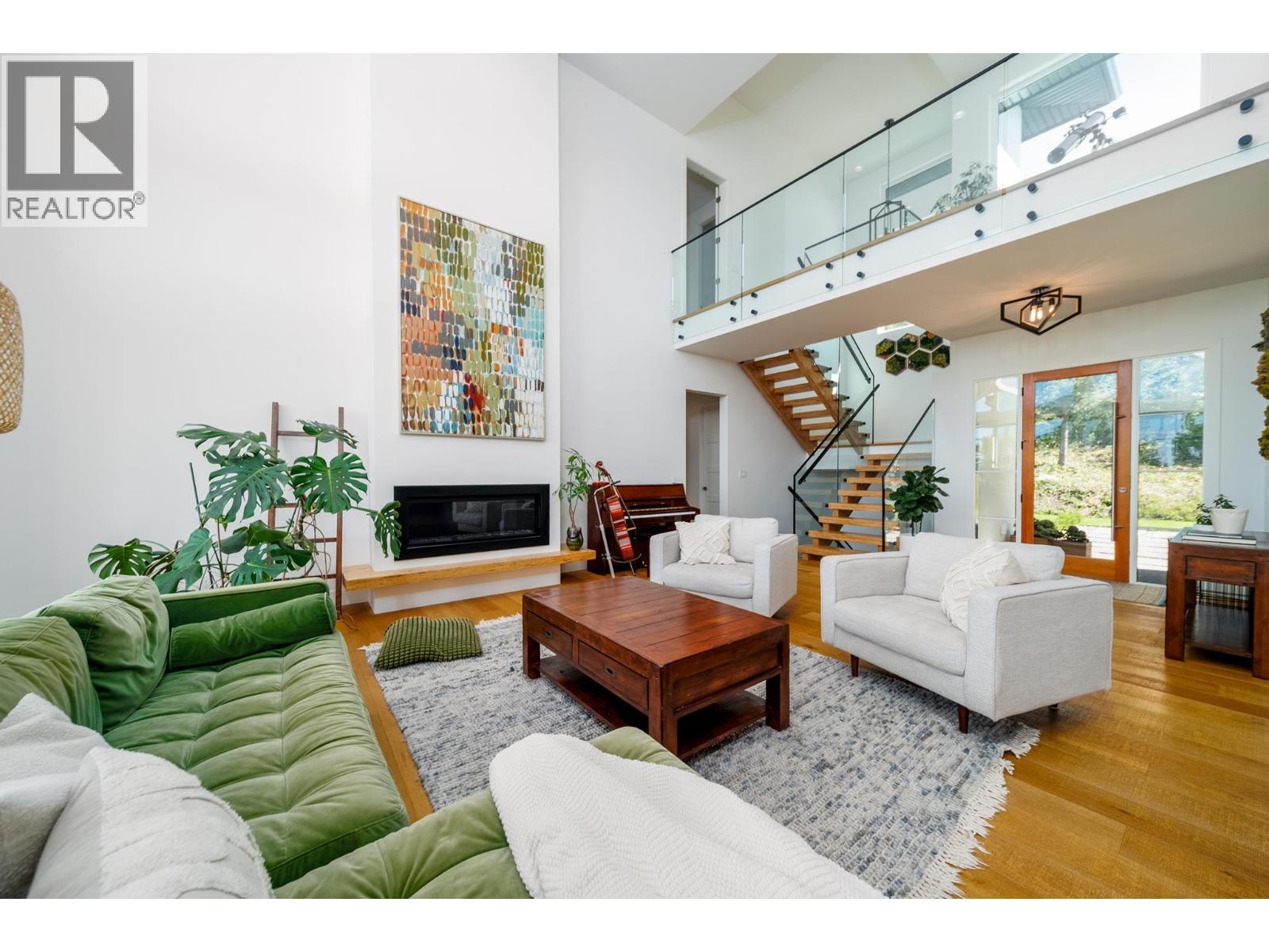 4451 Hayes Road, Kelowna, BC - Indoor Photo Showing Living Room With Fireplace