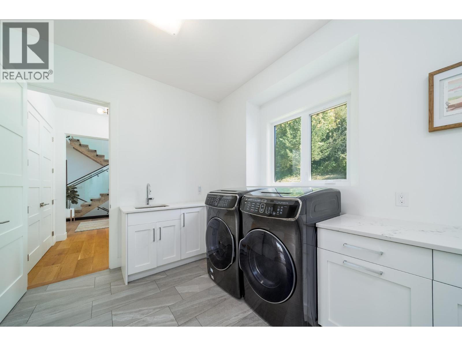 4451 Hayes Road, Kelowna, BC - Indoor Photo Showing Laundry Room