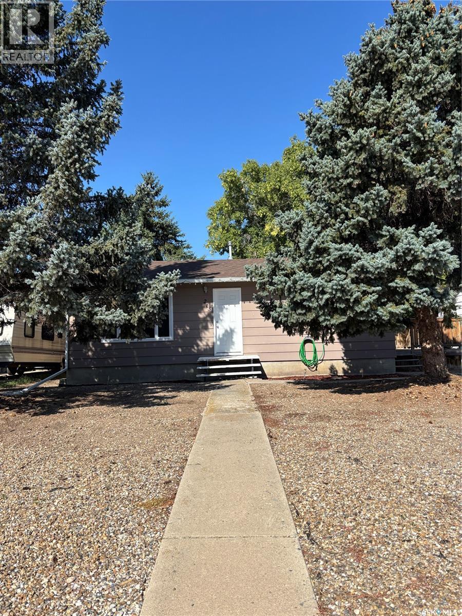 213 Griffin Street, Maple Creek, SK - Outdoor