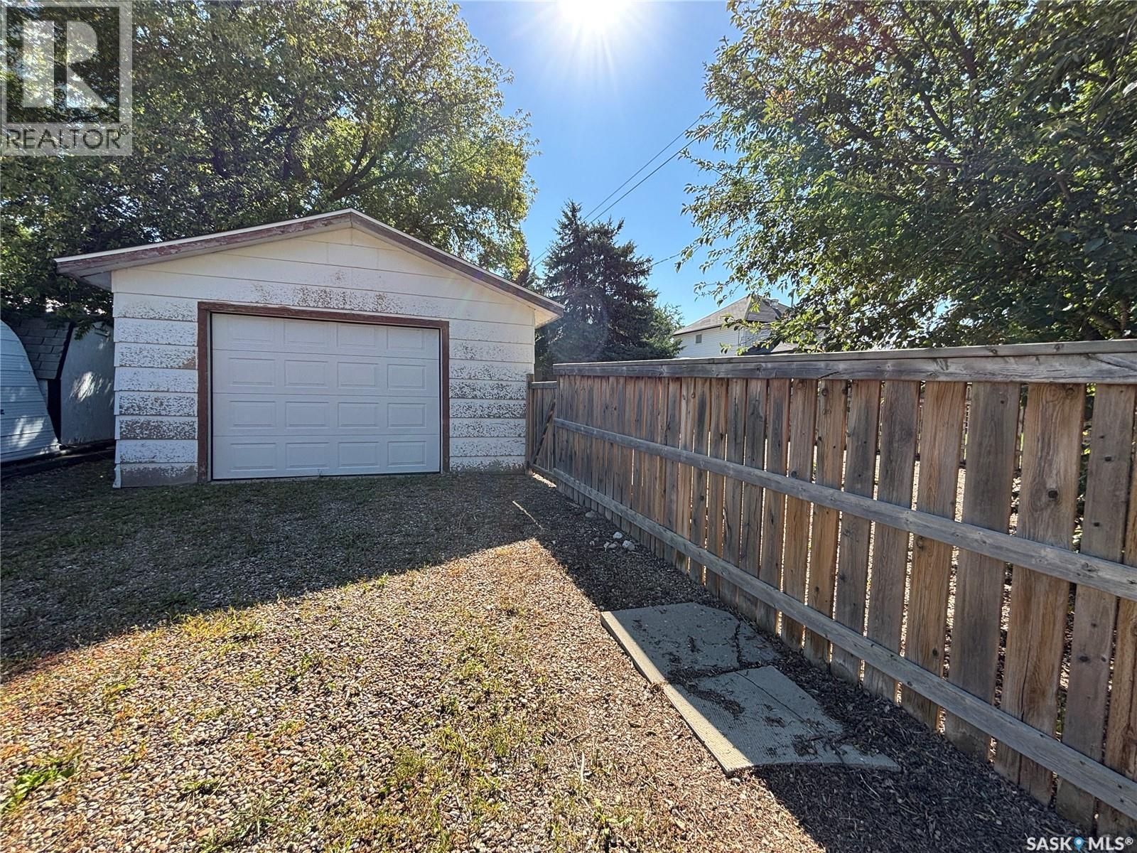 213 Griffin Street, Maple Creek, SK - Outdoor