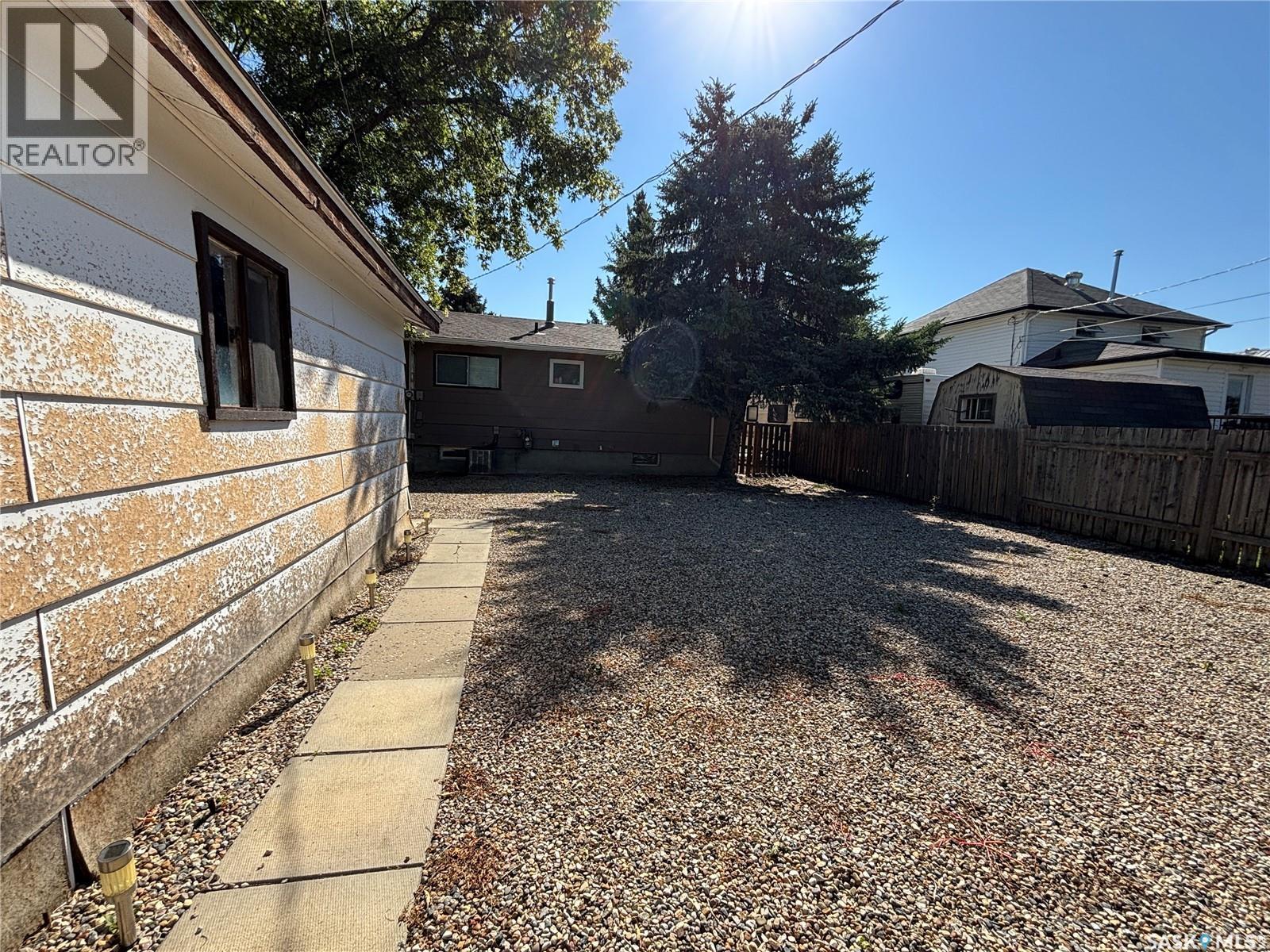 213 Griffin Street, Maple Creek, SK - Outdoor