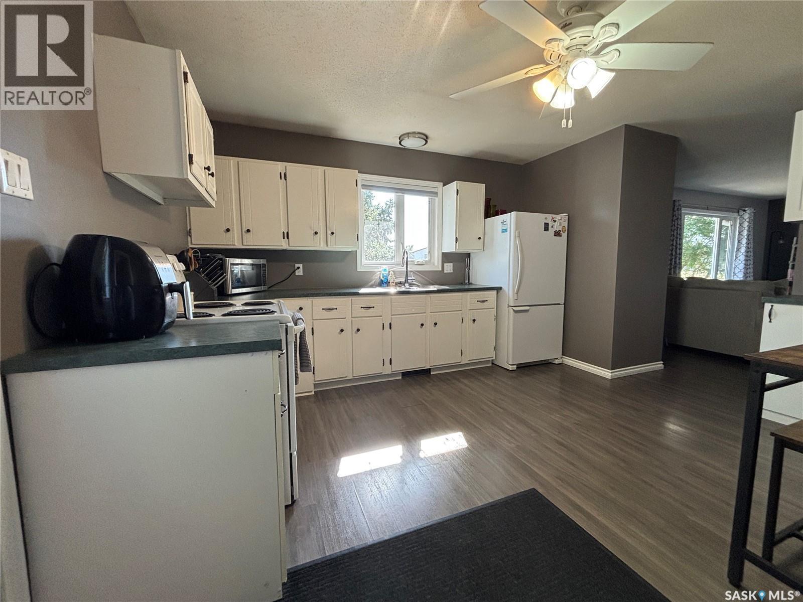 213 Griffin Street, Maple Creek, SK - Indoor Photo Showing Kitchen