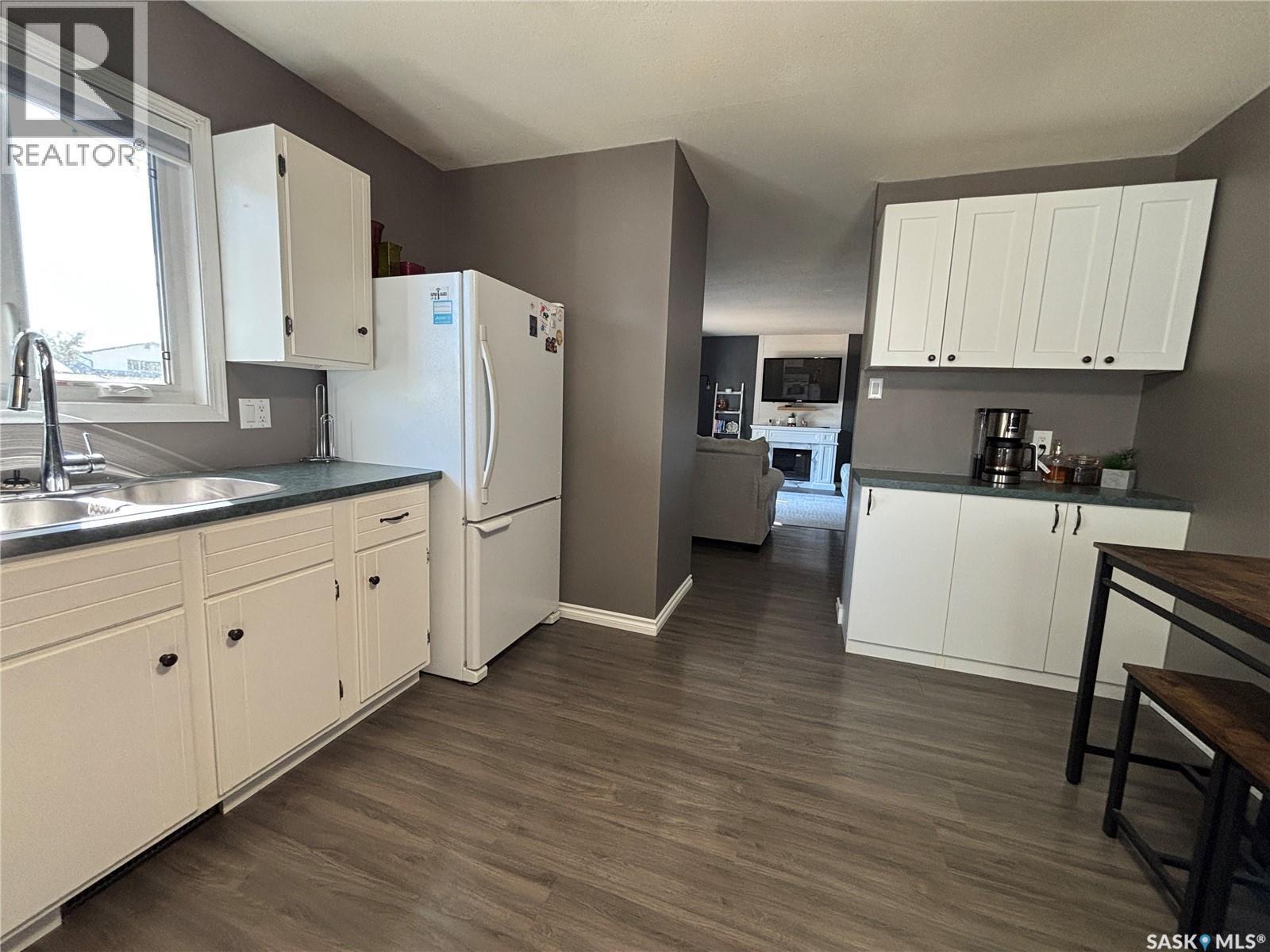 213 Griffin Street, Maple Creek, SK - Indoor Photo Showing Kitchen
