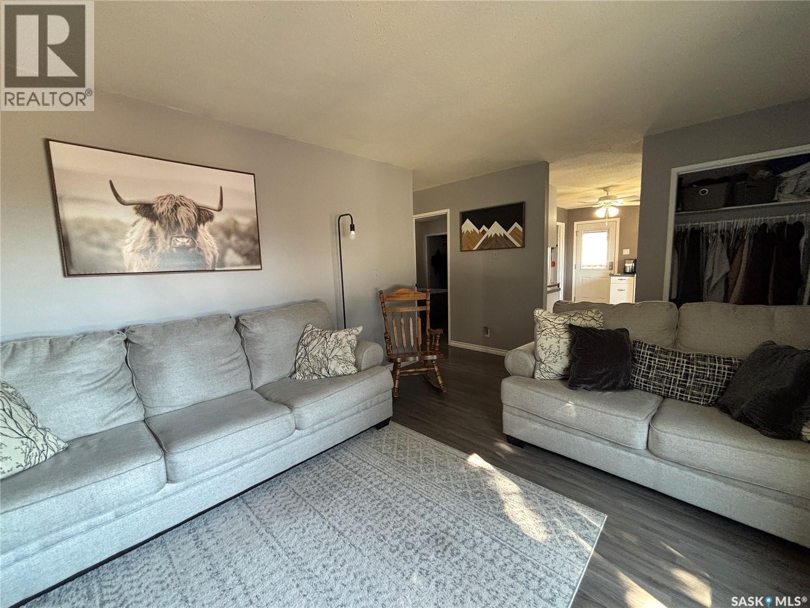 213 Griffin Street, Maple Creek, SK - Indoor Photo Showing Living Room