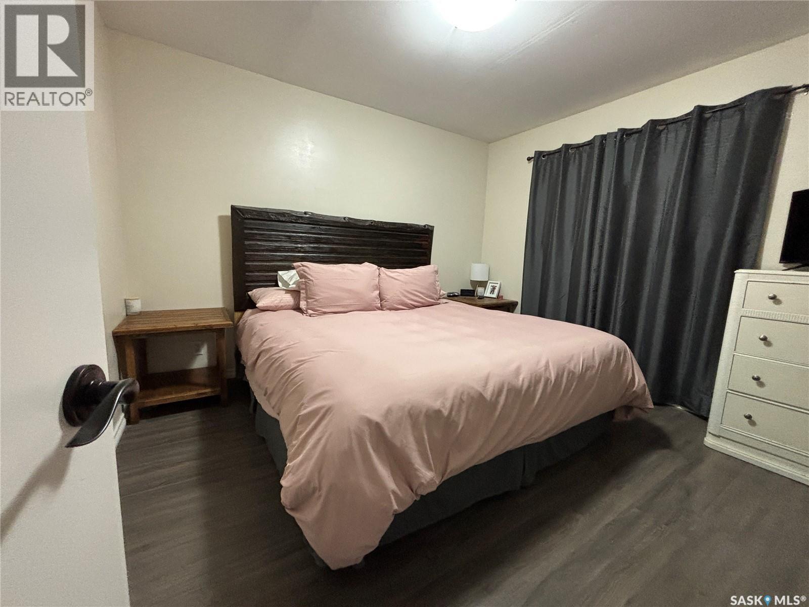 213 Griffin Street, Maple Creek, SK - Indoor Photo Showing Bedroom