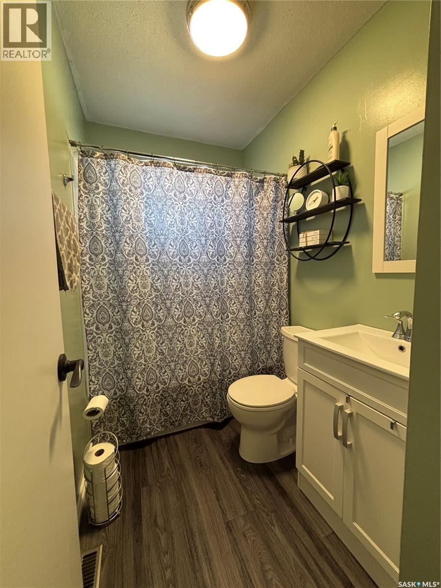 213 Griffin Street, Maple Creek, SK - Indoor Photo Showing Bathroom
