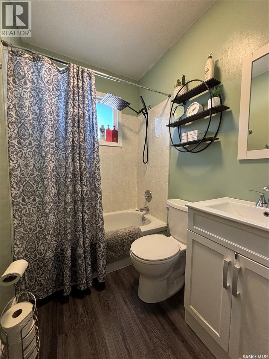 213 Griffin Street, Maple Creek, SK - Indoor Photo Showing Bathroom