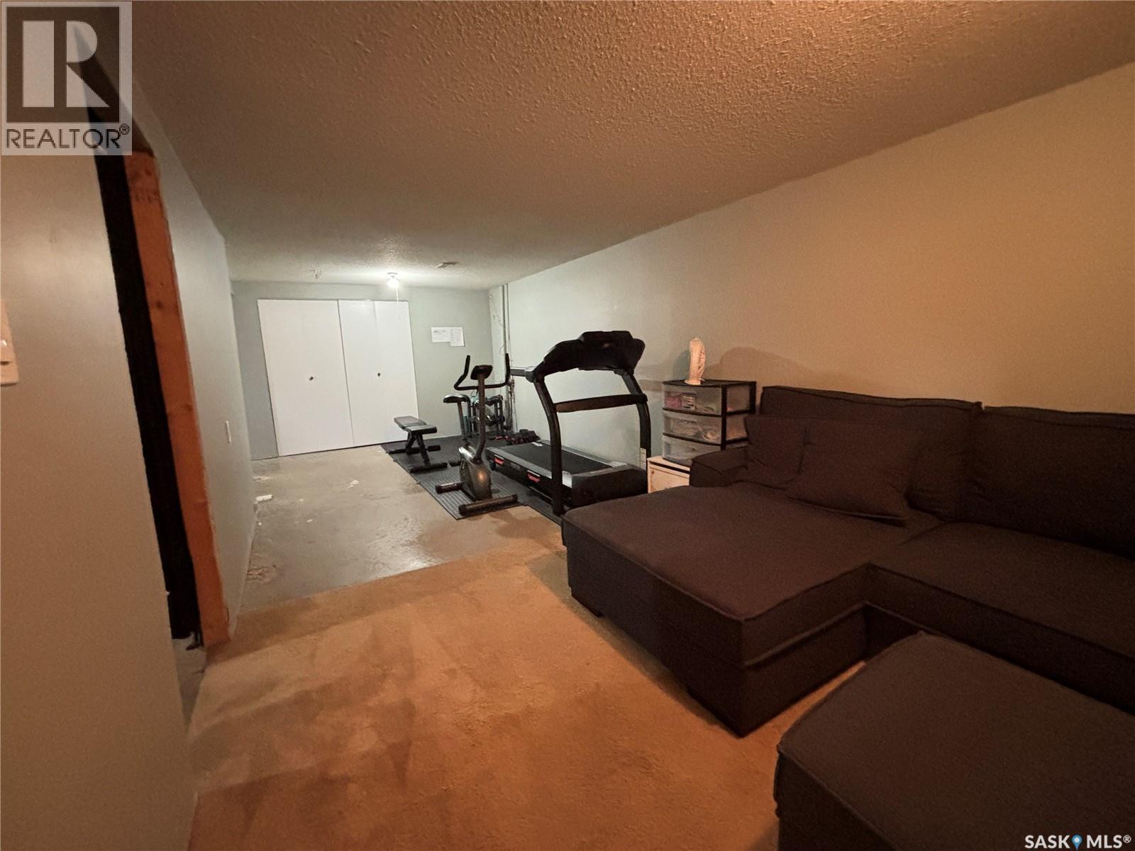 213 Griffin Street, Maple Creek, SK - Indoor