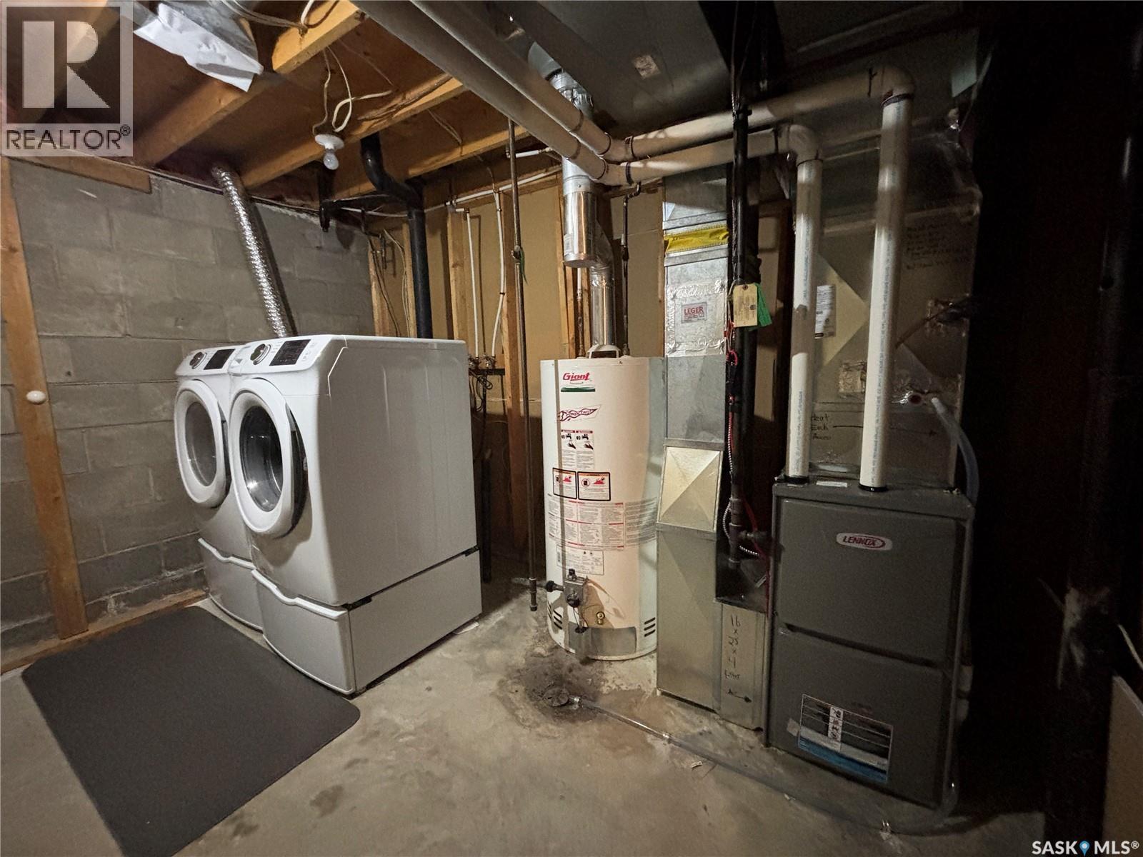 213 Griffin Street, Maple Creek, SK - Indoor Photo Showing Laundry Room