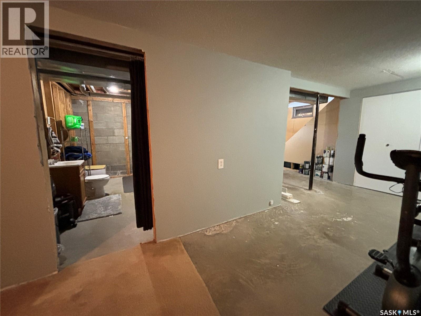 213 Griffin Street, Maple Creek, SK - Indoor