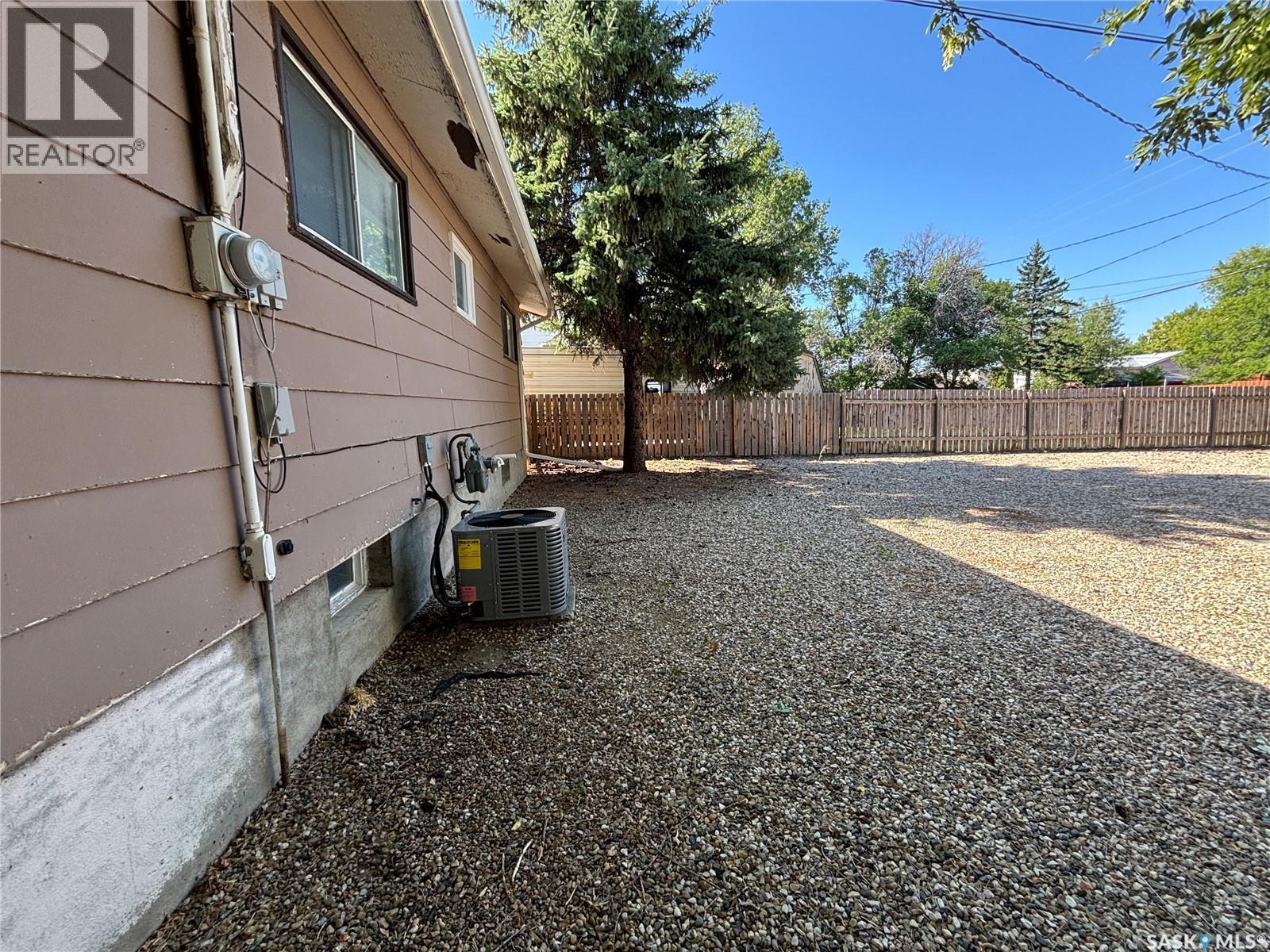 213 Griffin Street, Maple Creek, SK - Outdoor