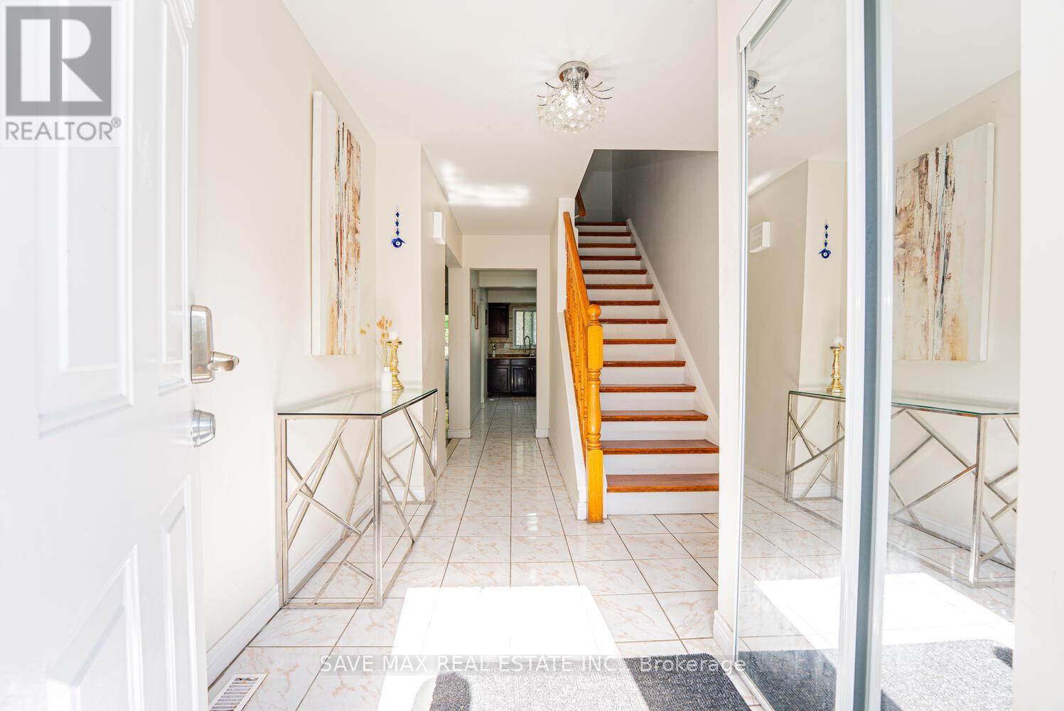 83 Fleetwood Crescent, Brampton, ON - Indoor Photo Showing Other Room