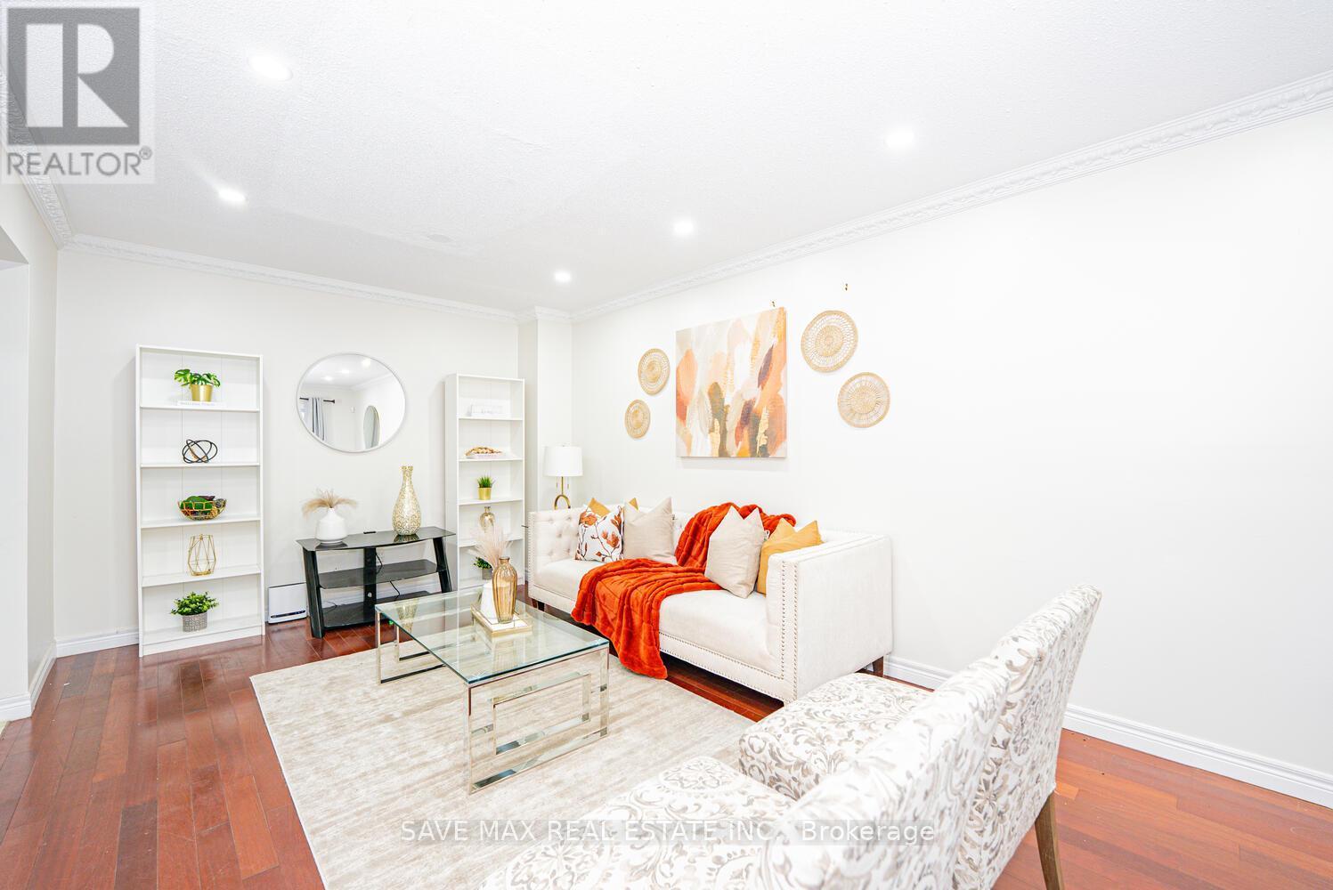 83 Fleetwood Crescent, Brampton, ON - Indoor Photo Showing Living Room