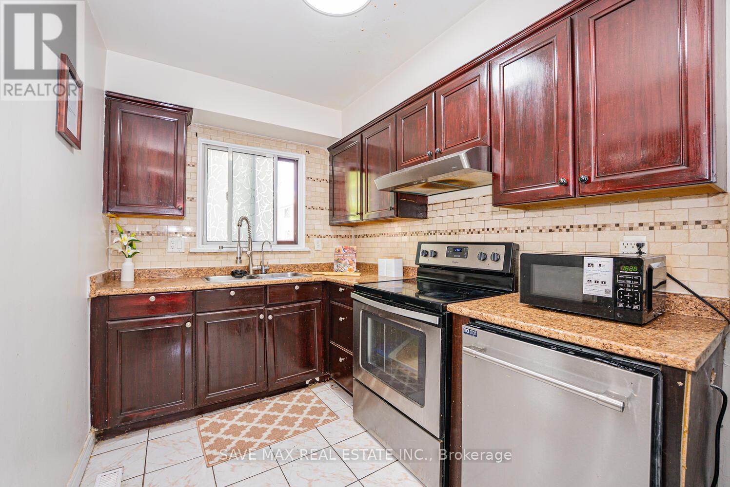 83 Fleetwood Crescent, Brampton, ON - Indoor Photo Showing Kitchen With Stainless Steel Kitchen
