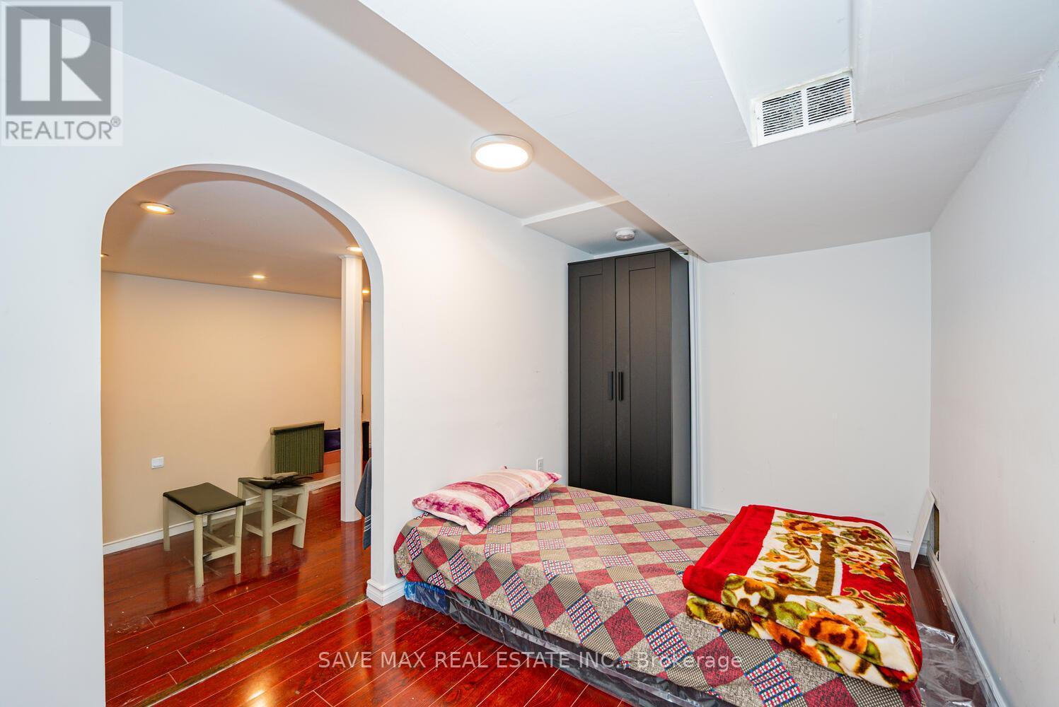 83 Fleetwood Crescent, Brampton, ON - Indoor Photo Showing Bedroom