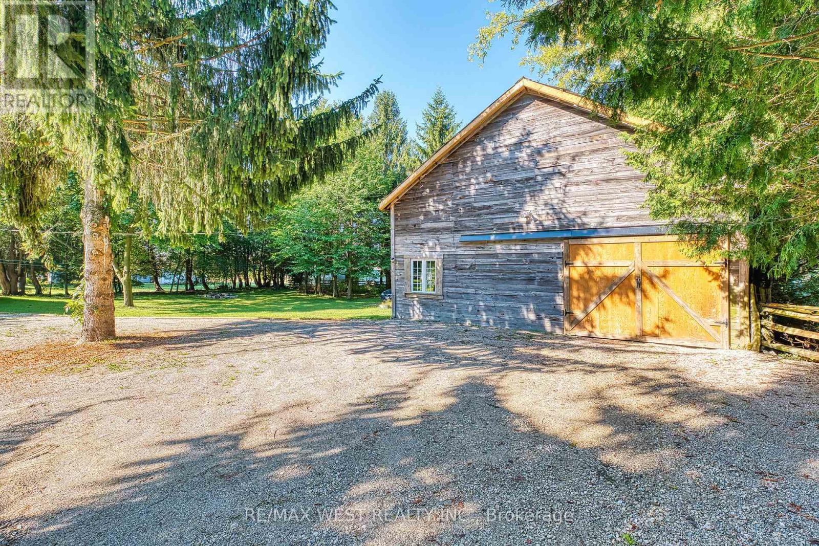 3030 Patrick Street, Howick, ON - Outdoor