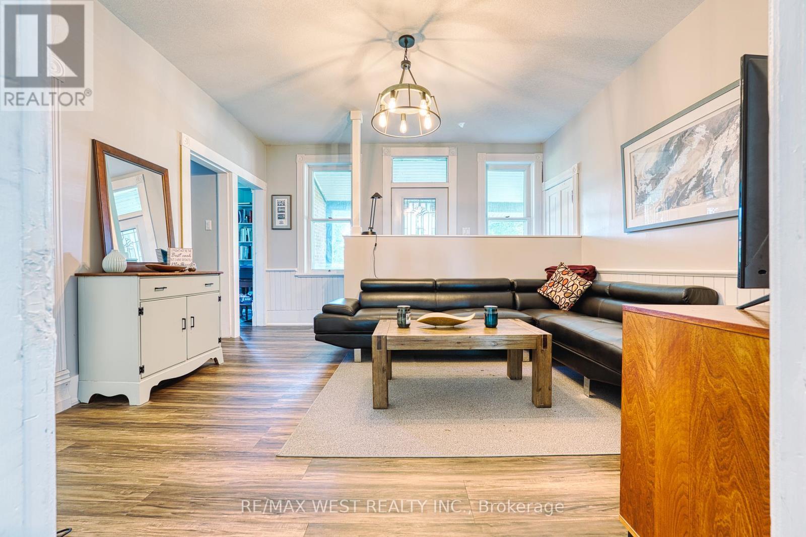 3030 Patrick Street, Howick, ON - Indoor