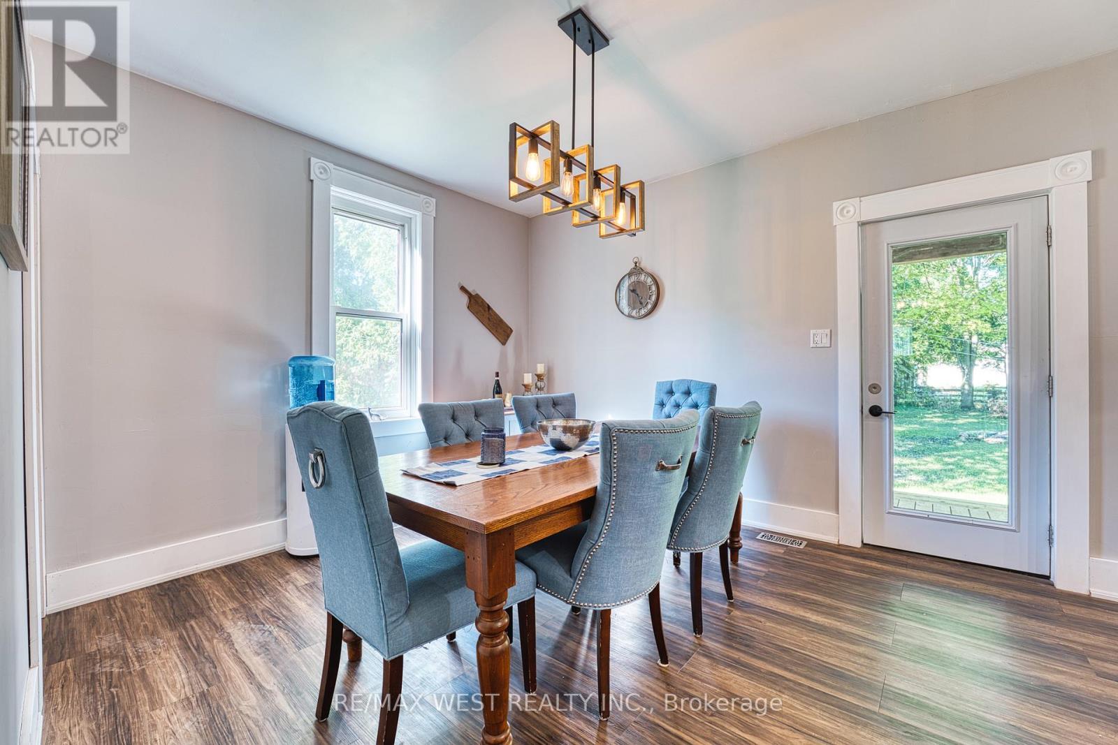 3030 Patrick Street, Howick, ON - Indoor Photo Showing Dining Room