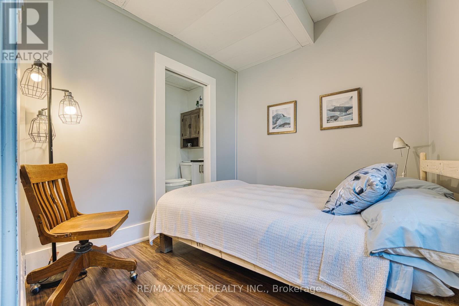 3030 Patrick Street, Howick, ON - Indoor Photo Showing Bedroom