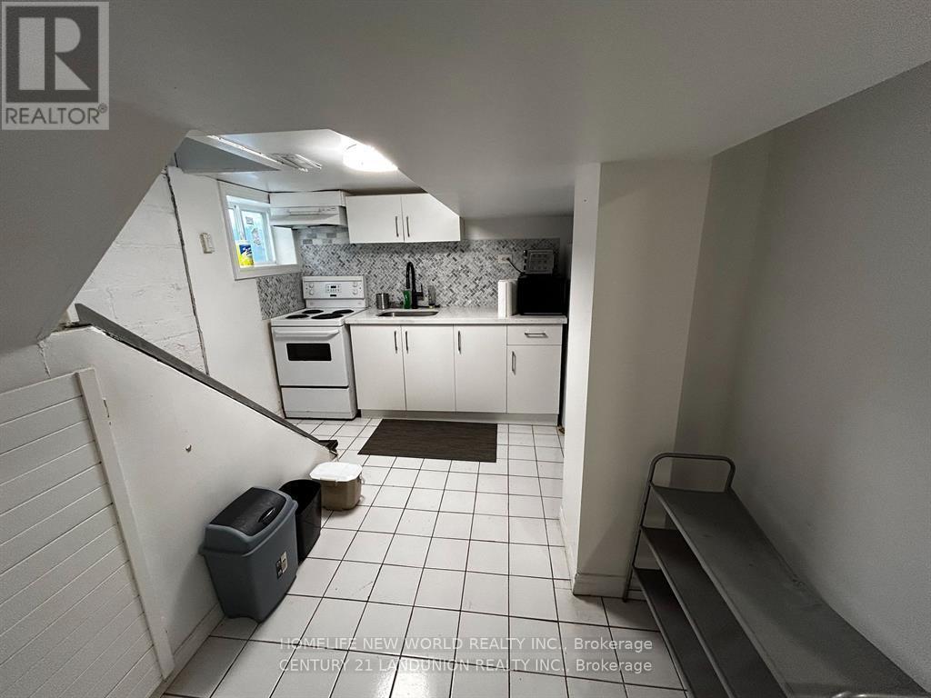Bsmt Rm 2 - 46 Arnold Street, Hamilton, ON - Indoor Photo Showing Kitchen