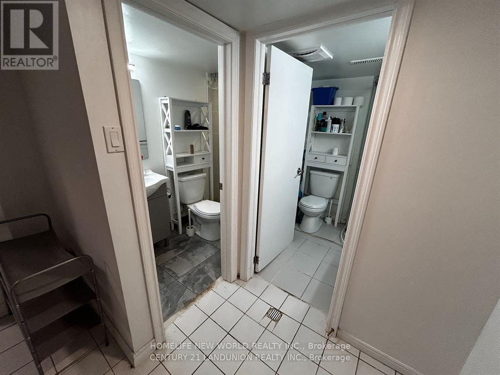 Bsmt Rm 2 - 46 Arnold Street, Hamilton, ON - Indoor Photo Showing Bathroom