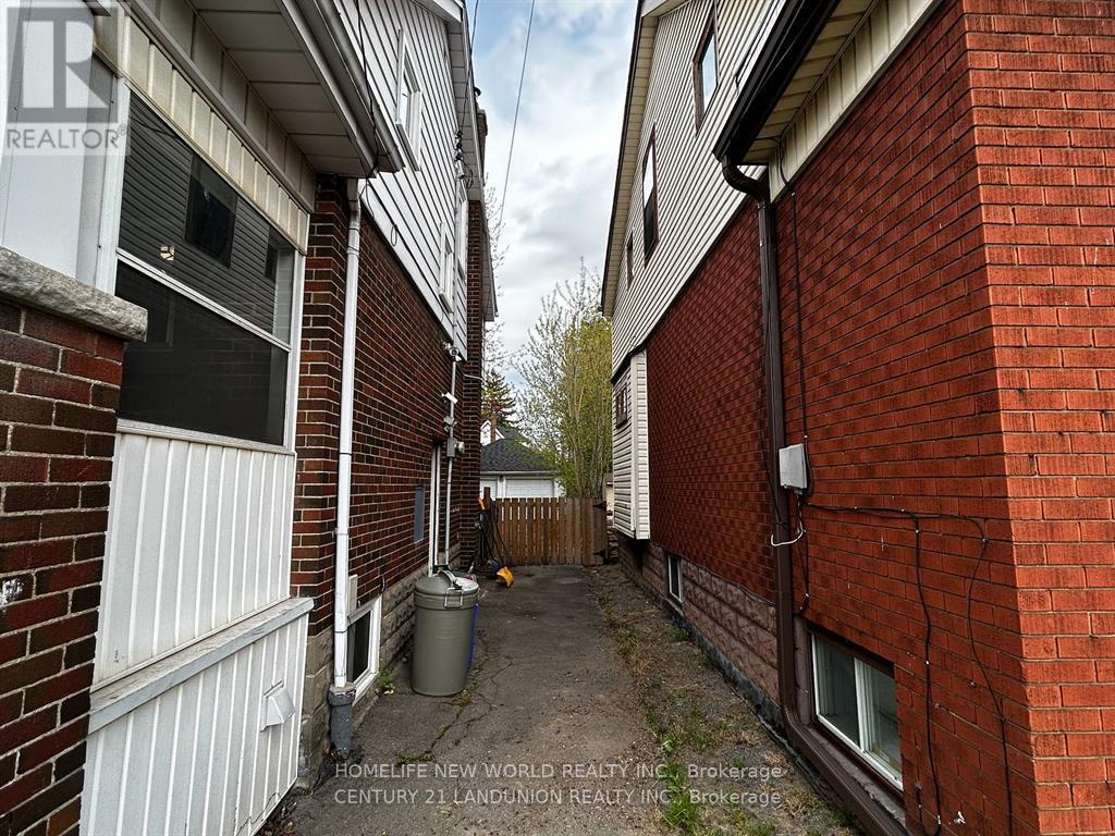 Bsmt Rm 2 - 46 Arnold Street, Hamilton, ON - Outdoor With Exterior