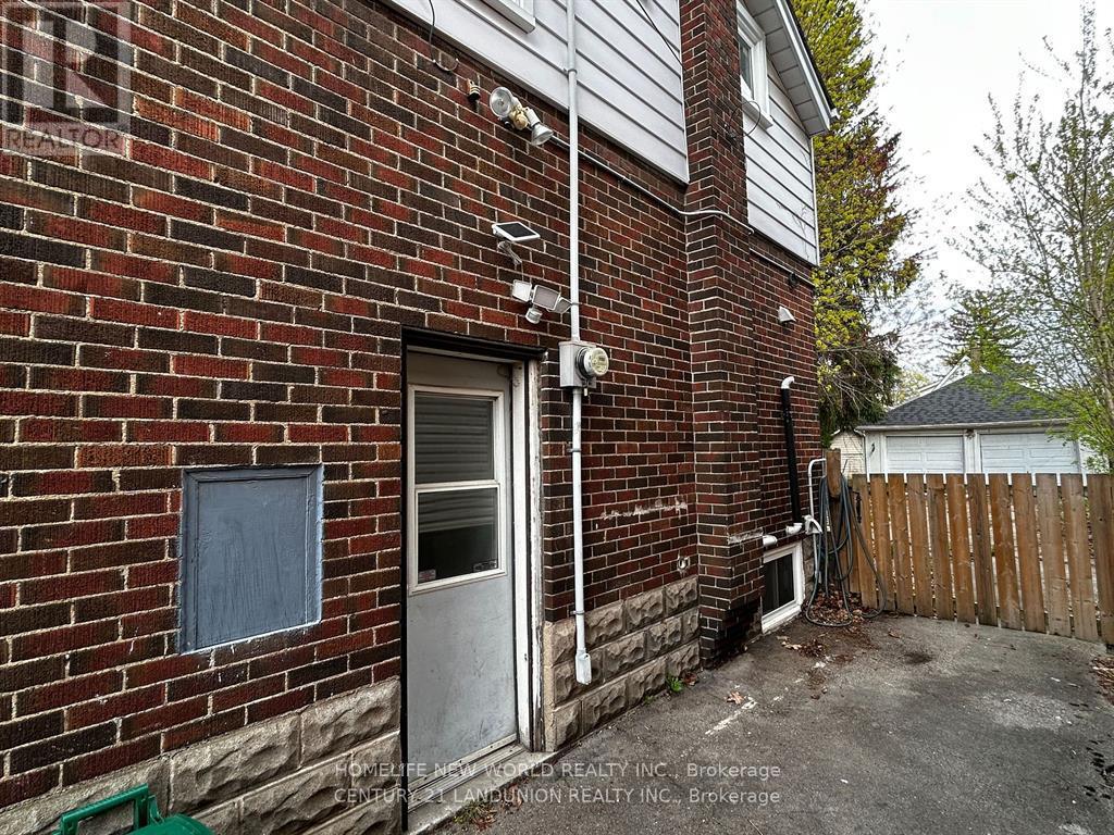 Bsmt Rm 2 - 46 Arnold Street, Hamilton, ON - Outdoor
