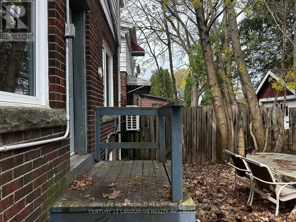 Bsmt Rm 2 - 46 Arnold Street, Hamilton, ON - Outdoor