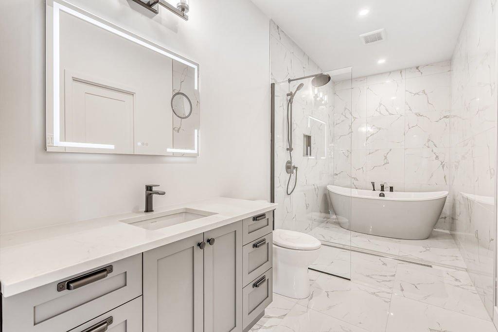 Bathroom - Ch. De L'Envolée, L'Ange-Gardien, QC - Indoor Photo Showing Bathroom