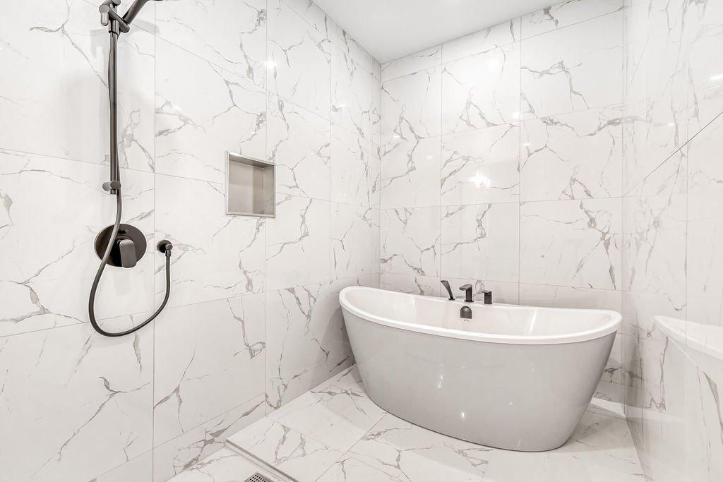 Bathroom - Ch. De L'Envolée, L'Ange-Gardien, QC - Indoor Photo Showing Bathroom