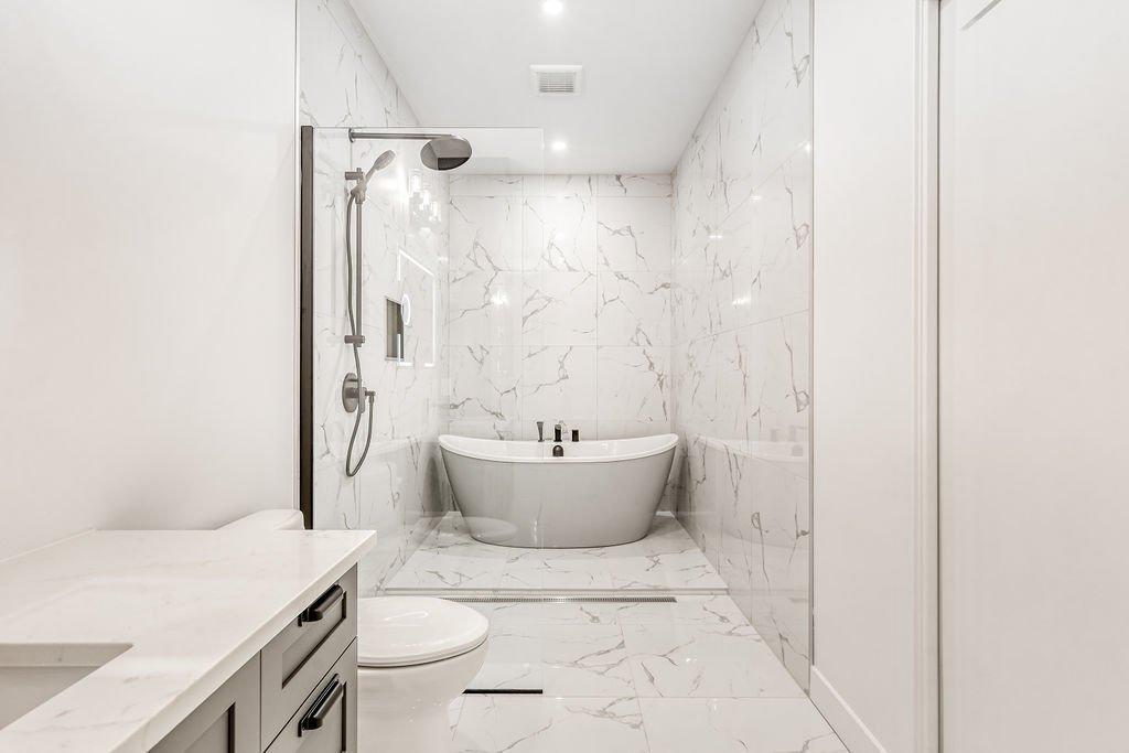 Bathroom - Ch. De L'Envolée, L'Ange-Gardien, QC - Indoor Photo Showing Bathroom