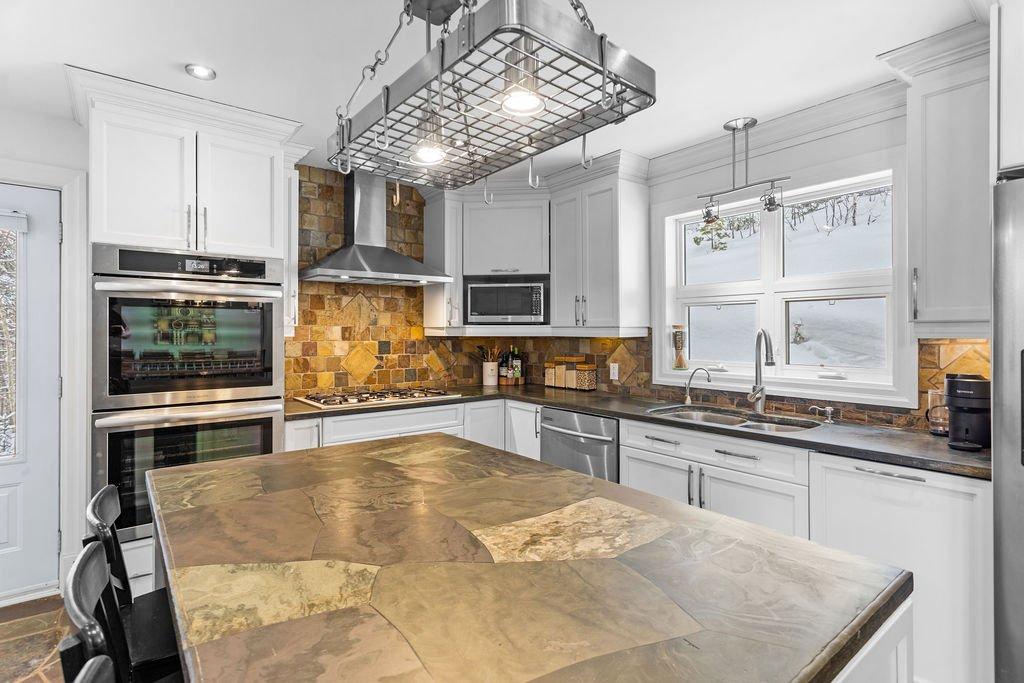 Kitchen - 48 - 48A Rue Des Trembles, Sainte-Marguerite-Du-Lac-Masson, QC - Indoor Photo Showing Kitchen With Double Sink