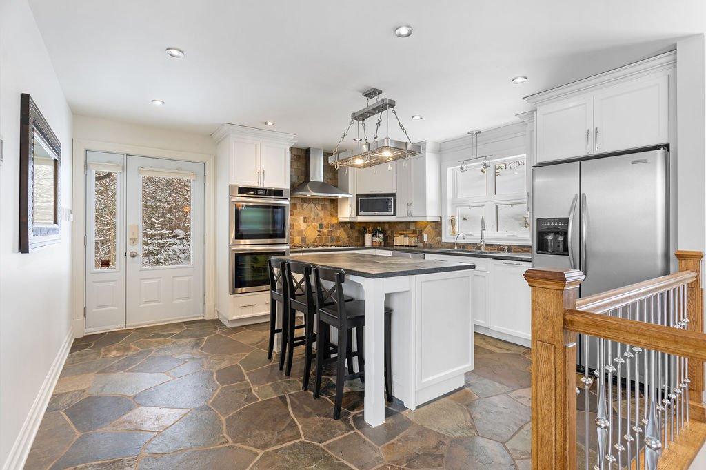 Kitchen - 48 - 48A Rue Des Trembles, Sainte-Marguerite-Du-Lac-Masson, QC - Indoor Photo Showing Kitchen With Upgraded Kitchen