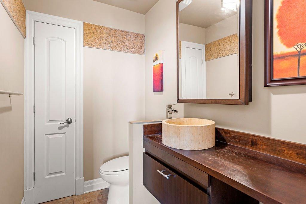 Powder room - 48 - 48A Rue Des Trembles, Sainte-Marguerite-Du-Lac-Masson, QC - Indoor Photo Showing Bathroom